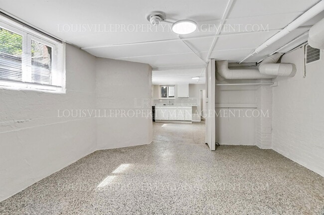 Building Photo - 319 W Lee St