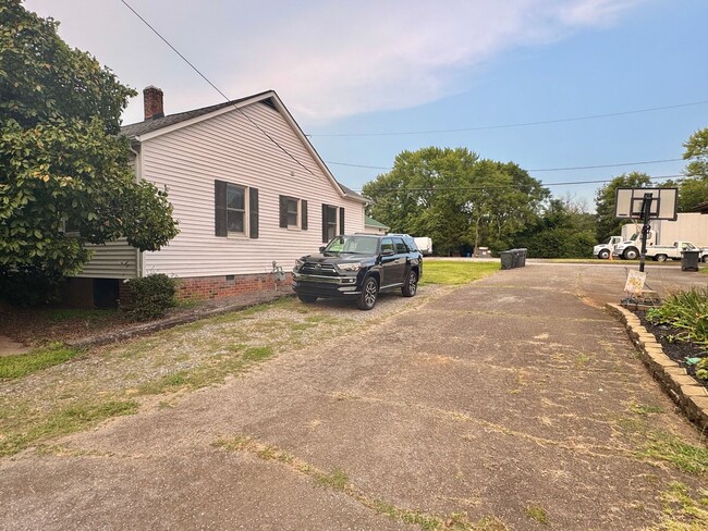 Building Photo - Statesville West - 2BR/1BA