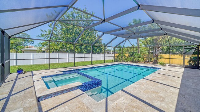 Building Photo - 3 Bedroom, 2 Bath Home with Pool Near Sies...