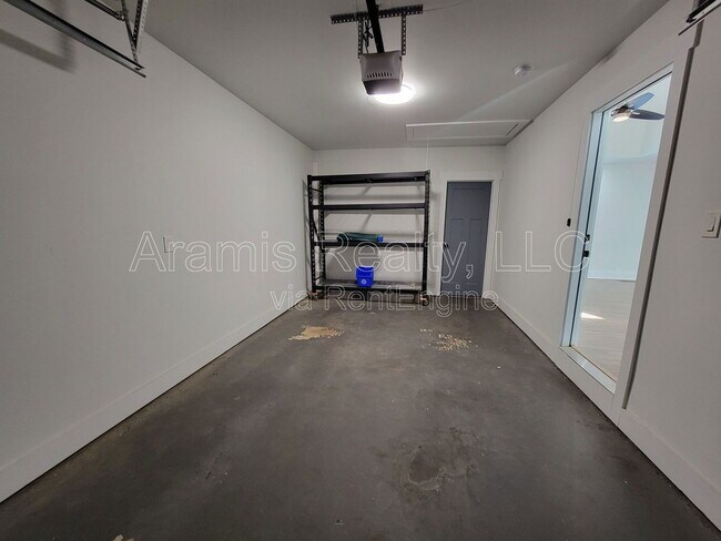 Building Photo - 344 W Wieuca Rd NE