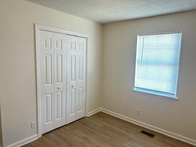 Building Photo - 3266 Somerset Dr SE