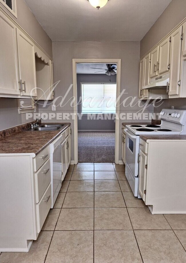 Building Photo - Open to Section 8 -Cute Single Family Home...