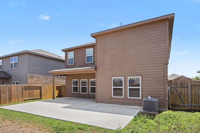 Building Photo - 4 Bed, 2.5 Bath Home in Hightop Ridge with Open Floor Plan