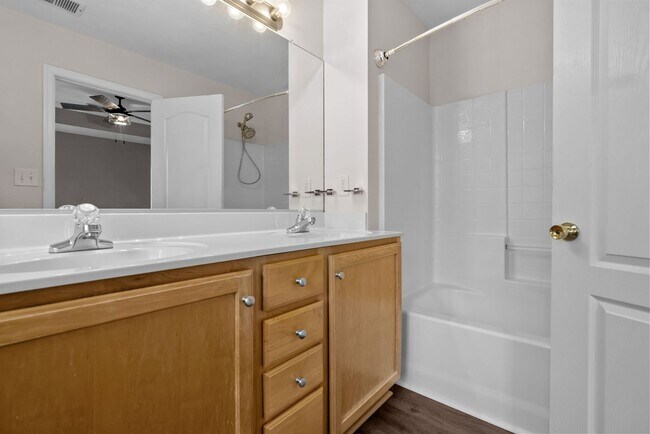 Building Photo - Beautiful 2-Bedroom, 2.5-Bath condo for Rent in Virginia Beach