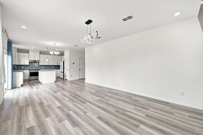 Building Photo - 1513 Underbrush Dr
