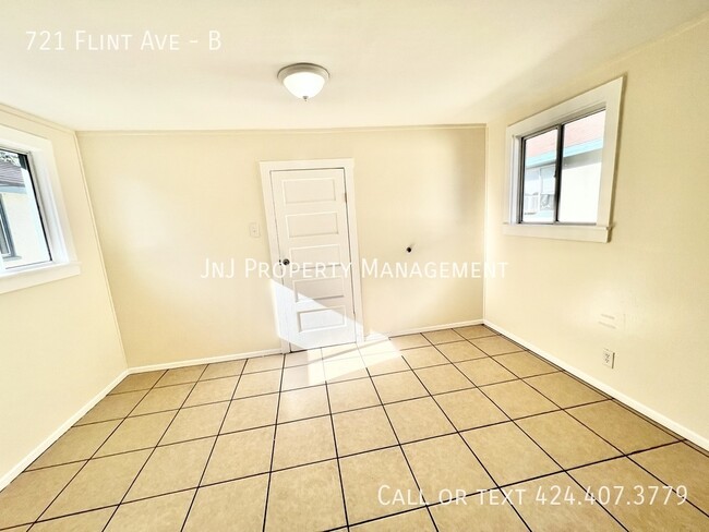 Building Photo - 721 N Flint Ave