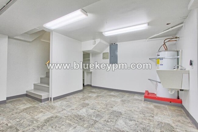 Building Photo - 4 Bedroom, 2 Bath Home with Primary on Main Floor, Basement and Large Fenced Yard