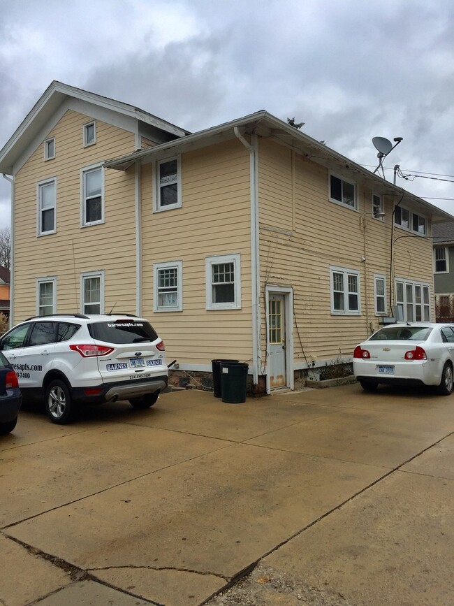 Building Photo - 813