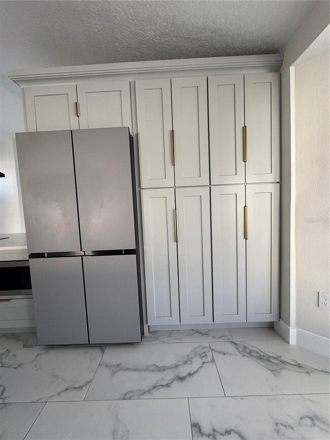 Building Photo - 2652 Hawthorne Ln