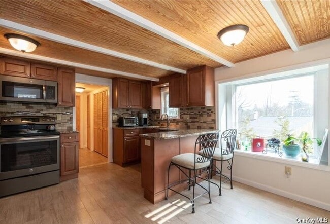 Building Photo - 401 Nichols St