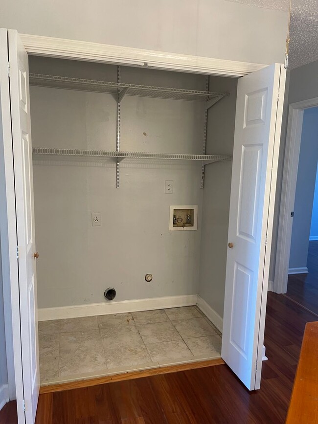 Building Photo - KEMPSVILLE LAKEFRONT TOWNHOUSE FOR RENT!