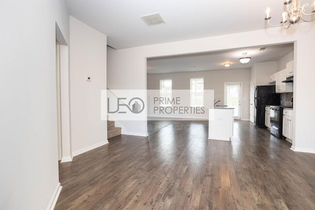 Building Photo - 156 Daisy Cir