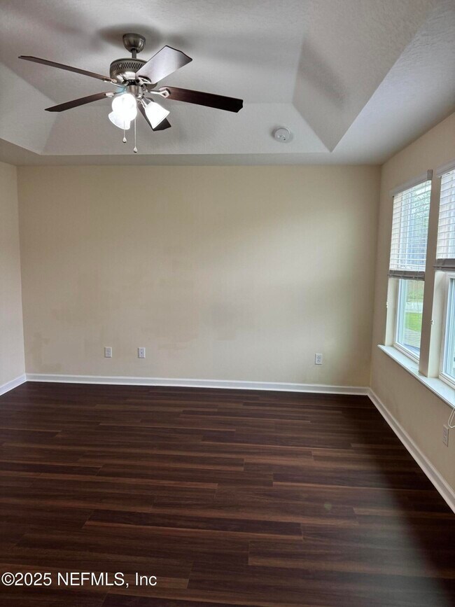 Building Photo - 398 Richmond Dr