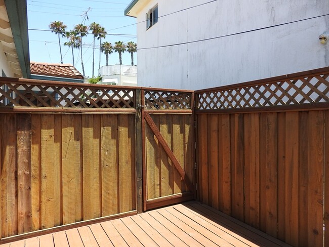 Building Photo - Beautiful Duplex with Ocean Breeze