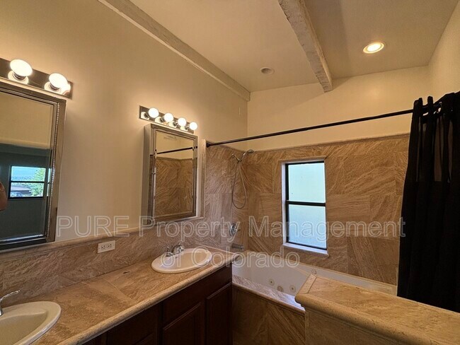 Building Photo - 14471 Applewood Ridge Rd