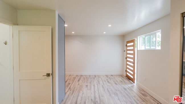 Building Photo - 488 S Willaman Dr