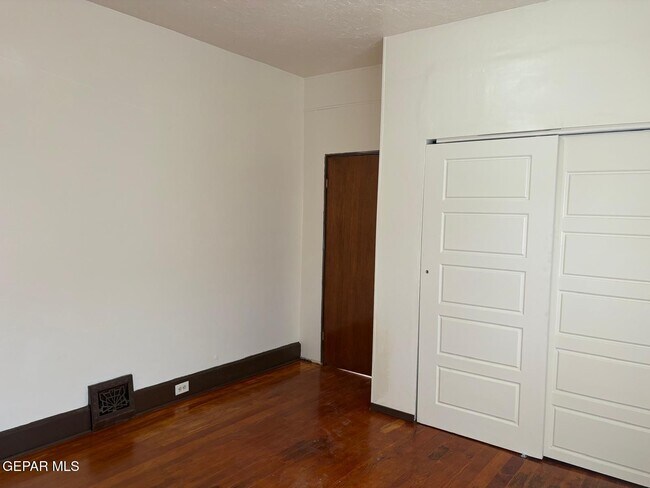 Building Photo - 3418 Pershing Dr