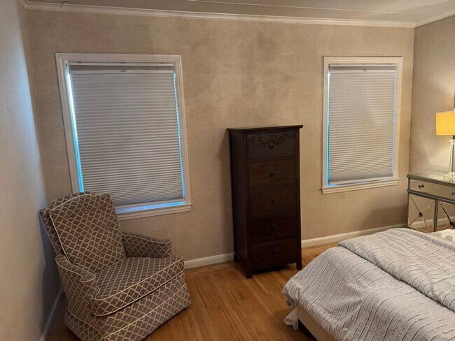 Building Photo - Elegant Geneva Heights Family Home