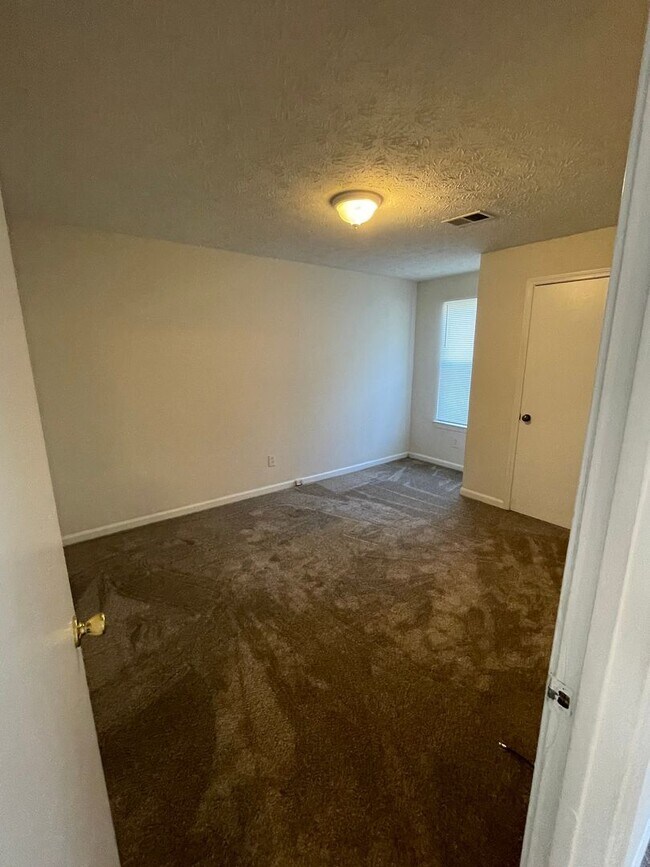 Building Photo - 8846 W Hills Ct