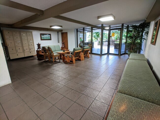 Building Photo - Golf Course, DH View 2 BR / 2 Bath w/2 Assigned Parking @ Fairway House