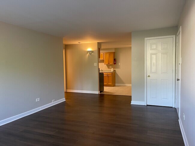 Building Photo - 8816 Briar Ct