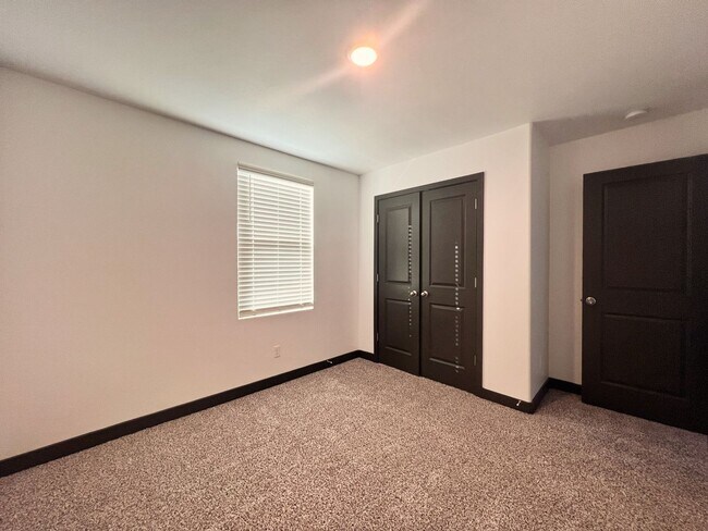 Building Photo - 447 Gallagher St