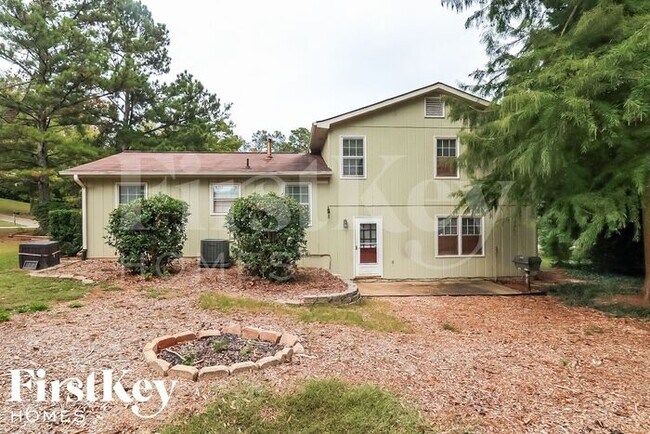 Building Photo - 1570 Sprayberry Dr