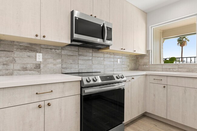 Building Photo - 6021 E Acoma Dr