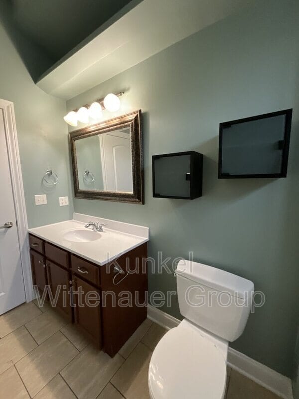 Building Photo - 409 W Washington St