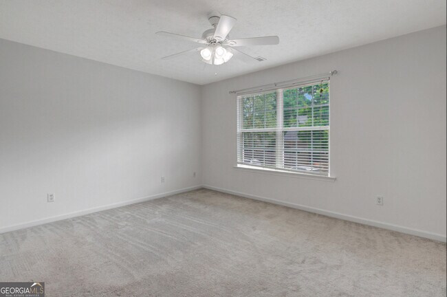 Building Photo - 77 Crescent St