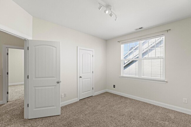 Building Photo - Spacious House for rent in Neighborhoods Of Holly Ridge!