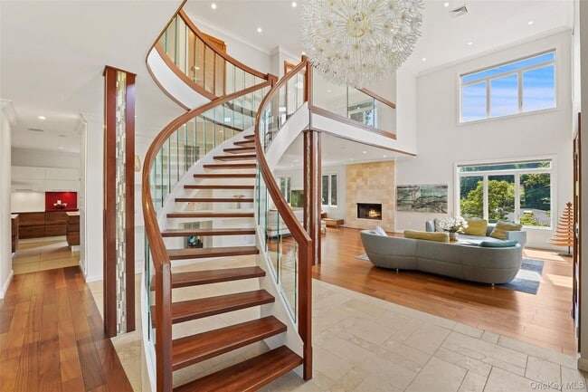 Building Photo - 2 Hudson St