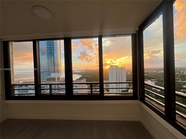 Building Photo - 2333 Brickell Ave