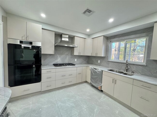 Building Photo - 32 Berkshire Rd