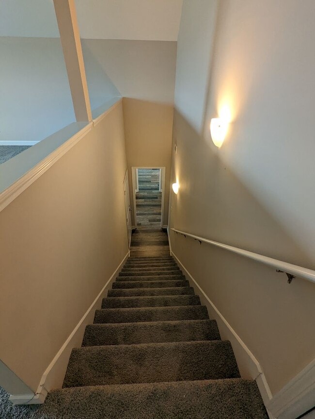 Building Photo - 3B/2BA With 2 car garage, Large Bonus Room...