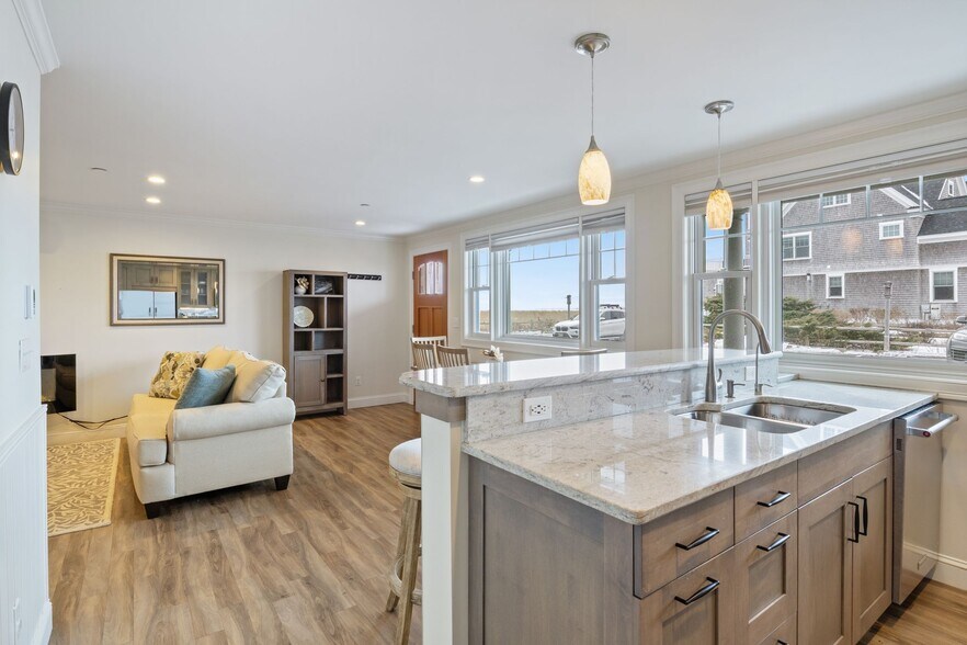 Building Photo - 3 King St