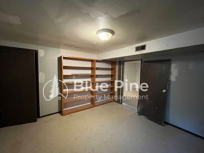 Building Photo - 5646 Eve St