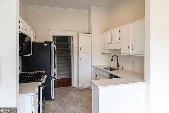 Building Photo - 815 Edgewood Ave NE