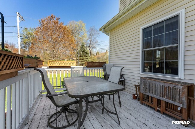Building Photo - Spacious 4BR House in Hudson