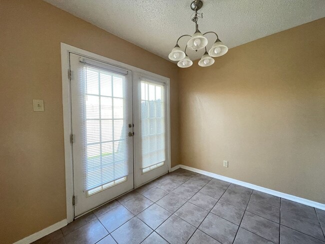 Building Photo - 1102 Covey Ln