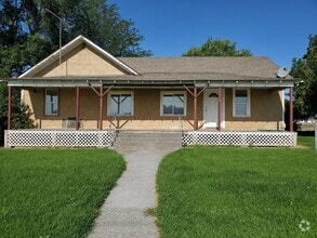 Building Photo - 3 Bedroom Home
