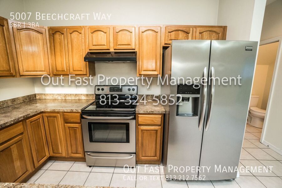 Building Photo - 5007 Beechcraft Way