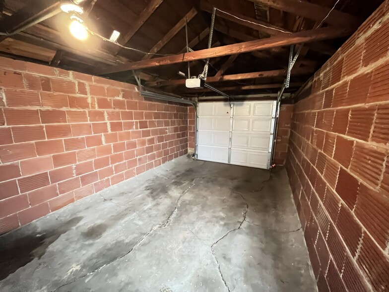 Building Photo - 6430 Bancroft Ave