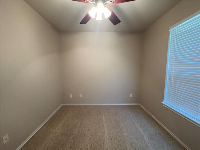 Building Photo - 106 Bowstring Bend