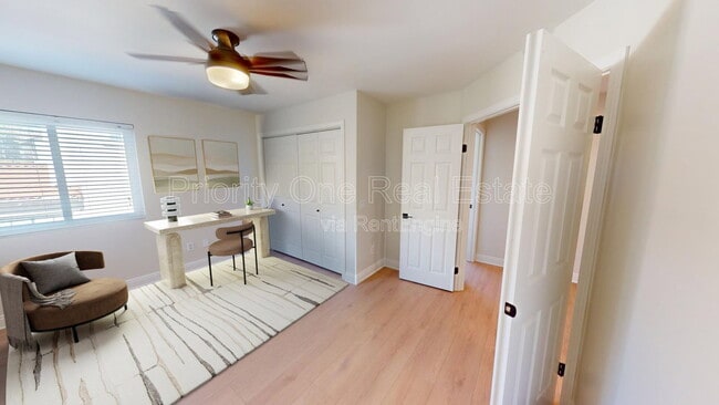 Building Photo - 2212 Summerhill Dr