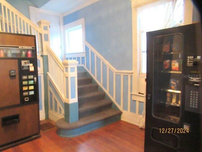 Building Photo - 730 4th Ave N