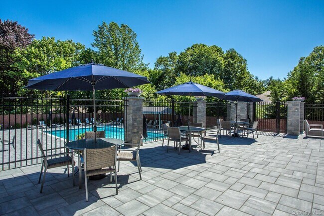 Building Photo - 91 Duck Pond Dr