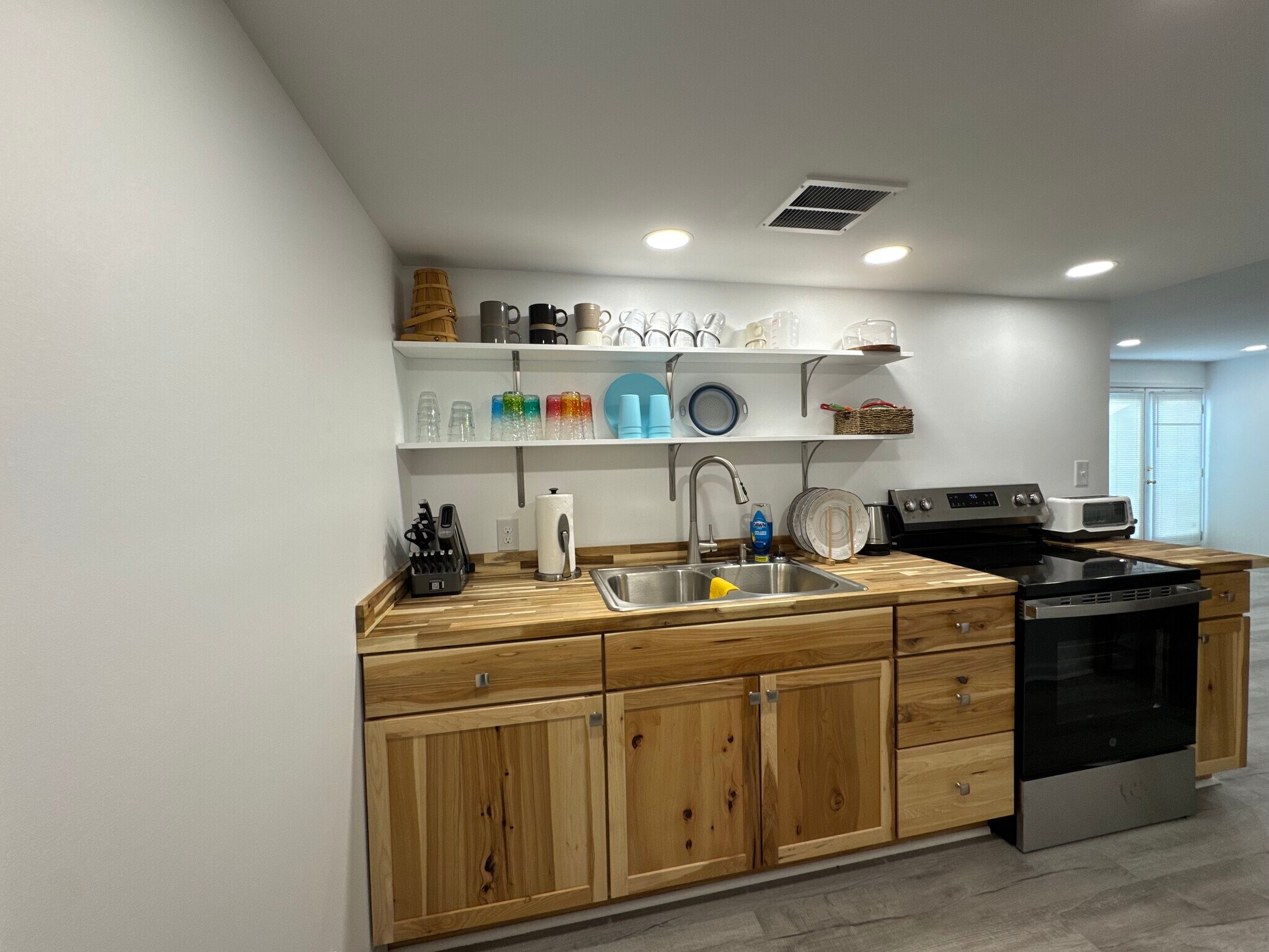 Kitchen - 1042 Laurel Grove Rd