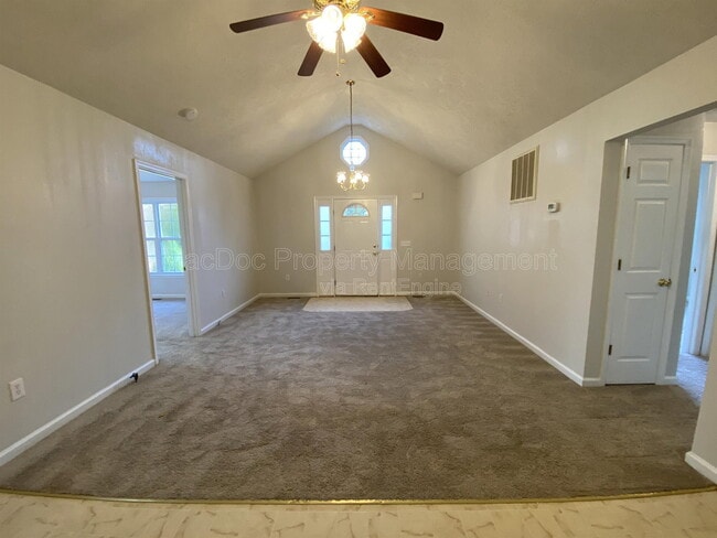 Building Photo - 211 Cedar Ridge Dr