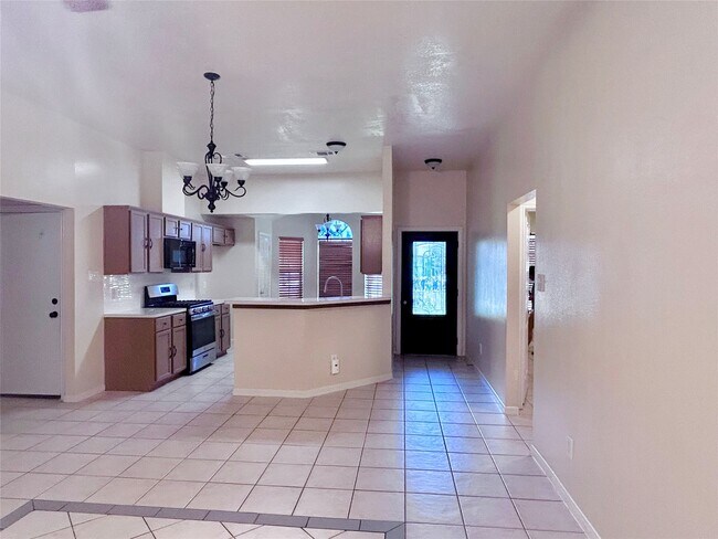 Building Photo - 18523 Spinney Ln
